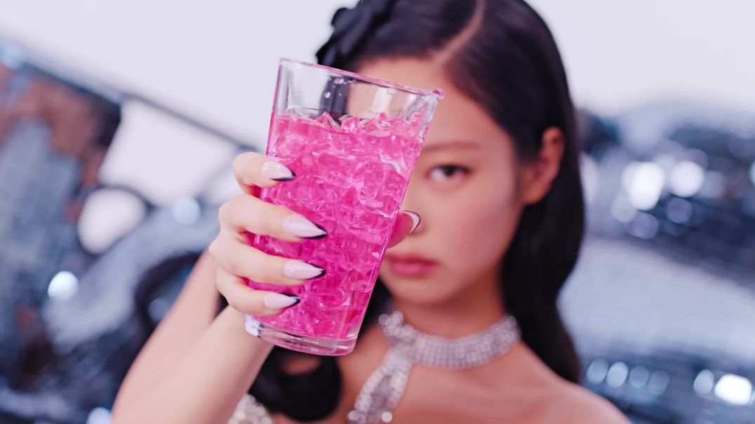 BLACKPINK - Shut Down M/V